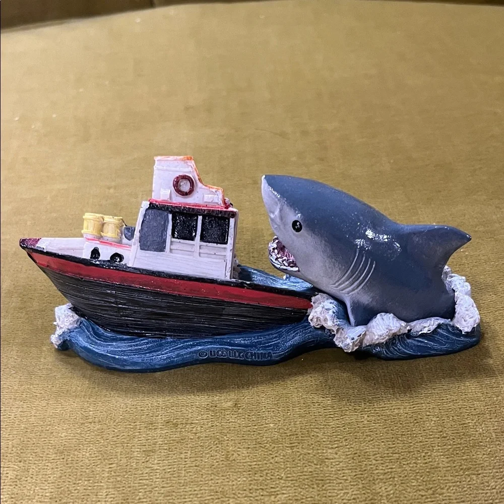 JAWS 2 piece aquarium ornaments. New